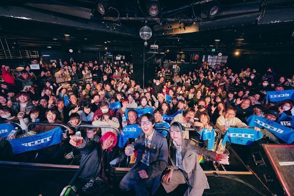 ココラシカ成人式ワンマン「純粋に音楽を好きな気持ちを忘れないように」二十歳の3人が魅せた等身大の瑞々しさと覚悟【オフィシャルレポート】