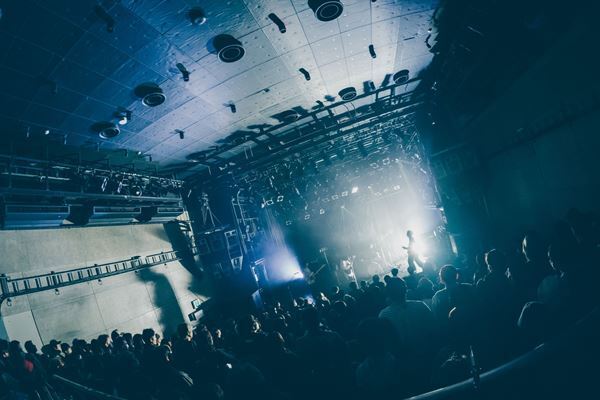 Hammer Head Sharkが魅せる感情の渦と美しい音の融合「音楽をやっている間だけは正しく愛せる」ゲストにHedigan’sを迎えた渋谷WWWをレポート