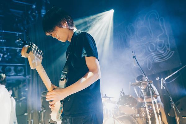 Hammer Head Sharkが魅せる感情の渦と美しい音の融合「音楽をやっている間だけは正しく愛せる」ゲストにHedigan’sを迎えた渋谷WWWをレポート