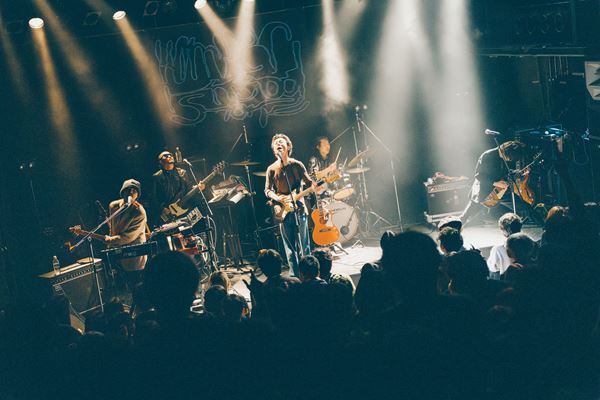 Hammer Head Sharkが魅せる感情の渦と美しい音の融合「音楽をやっている間だけは正しく愛せる」ゲストにHedigan’sを迎えた渋谷WWWをレポート