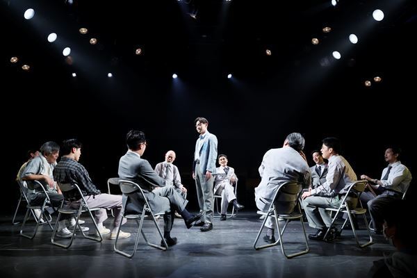 【レポート&インタビュー】ミュージカル『十二人の怒れる男』、五戸真理枝が掘り起こす“命”の物語