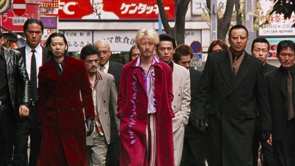 伝説のバイオレンス映画『殺し屋1』4Kで復活！ 浅野忠信の“裂けた口”最新ビジュアル＆場面写真公開