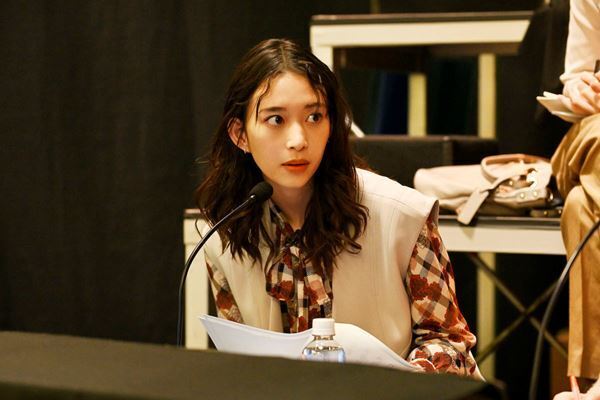 中村倫也×神木隆之介が火花を散らす！ 映画『君のクイズ』緊迫の場面写真20点を一挙公開