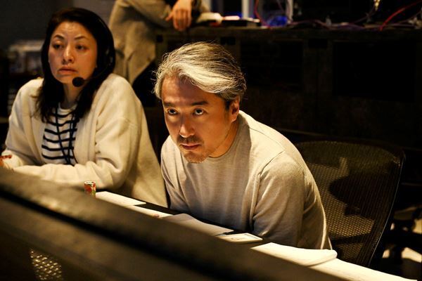 中村倫也×神木隆之介が火花を散らす！ 映画『君のクイズ』緊迫の場面写真20点を一挙公開