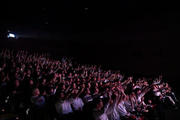 SUPER BEAVERのライブ＆ドキュメンタリー映画、応援上映で映画館がライブハウスに！