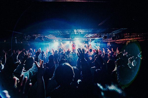 Ku:ui、初自主企画で未音源化の新曲を連発！盟友たちと共鳴した「ここから始まる」決意の夜をレポート