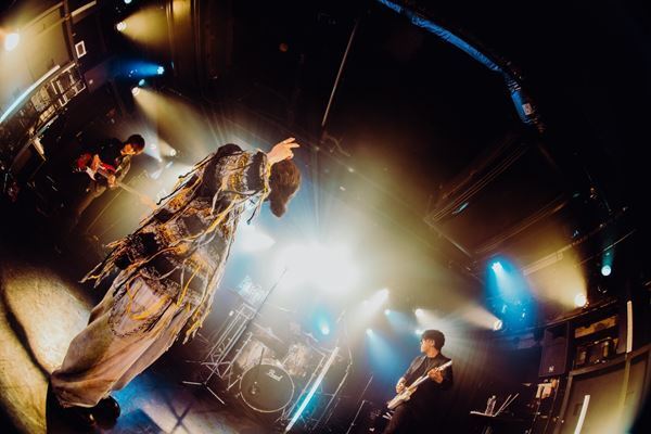 Ku:ui、初自主企画で未音源化の新曲を連発！盟友たちと共鳴した「ここから始まる」決意の夜をレポート