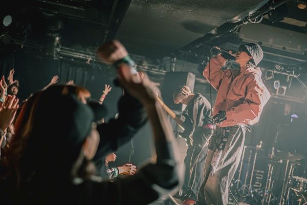 Ku:ui、初自主企画で未音源化の新曲を連発！盟友たちと共鳴した「ここから始まる」決意の夜をレポート