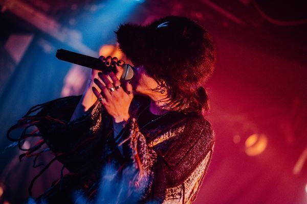 Ku:ui、初自主企画で未音源化の新曲を連発！盟友たちと共鳴した「ここから始まる」決意の夜をレポート