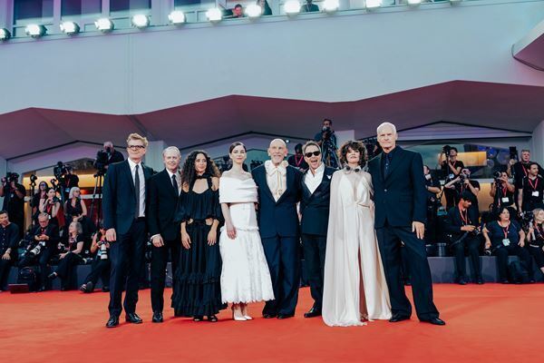マーティン・マクドナー監督最新作『ワイルド・ホース・ナイン』ヴェネチア国際映画祭でワールドプレミア開催