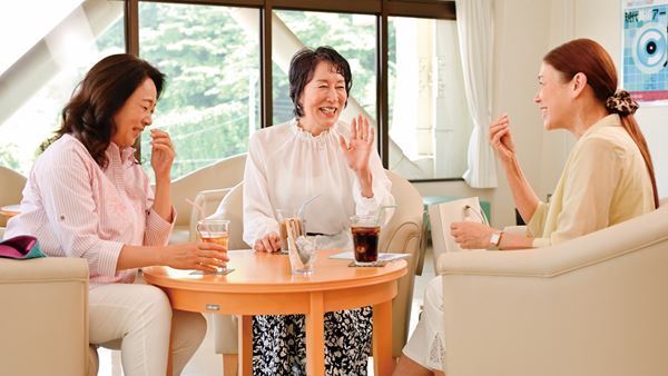 剛力彩芽の花嫁姿も！ 映画『お終活３ 幸春！人生メモリーズ』場面写真10点が公開