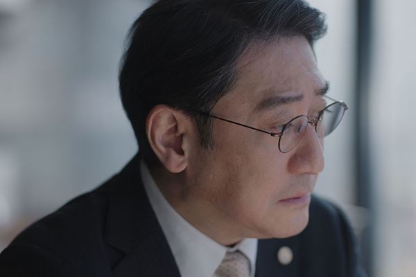 松村北斗×今田美桜『白鳥とコウモリ』に三浦友和と中村芝翫が参戦！ 特報映像＆ティザービジュアル公開