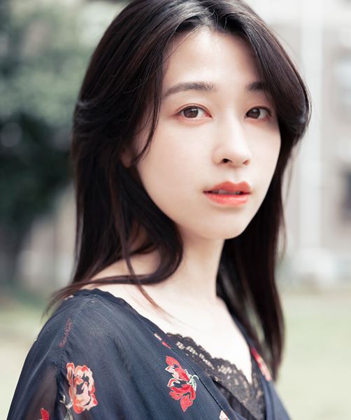 貫地谷しほり「彼女たちにぜひ会いにきて」 こまつ座『頭痛肩こり樋口一葉』上演に向けコメントが到着