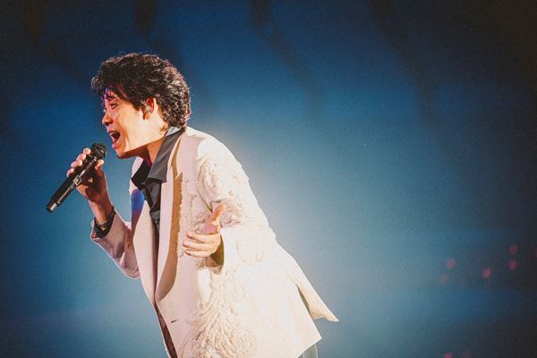 大泉洋、“リベンジ”の名のもとに歌いまくる！ 初のアリーナツアー『芸能生活30周年記念！！大泉洋リサイタル２-リベンジ-』開幕