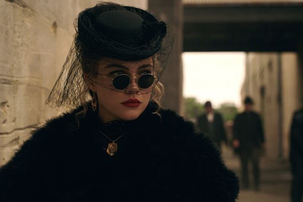 フローレンス・ピューが最恐の悪女に！ Netflix『エデンの東』本予告＆場面写真11点が公開