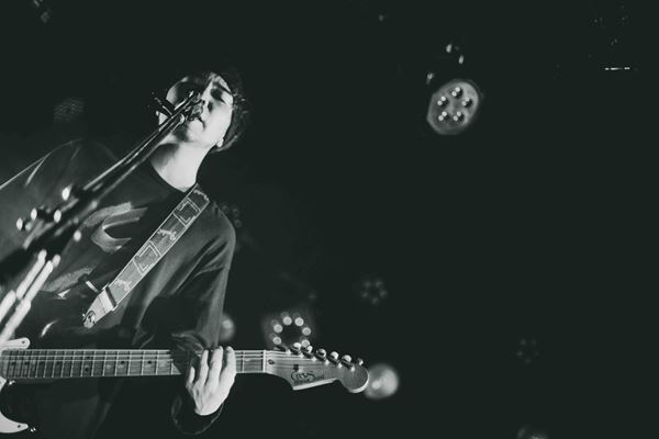 urema、9年の沈黙を破った東名阪ツアー初日新代田FEVER公演をレポート  止まっていたマシンを通電させ満員のフロアを沸かせた奇跡の夜