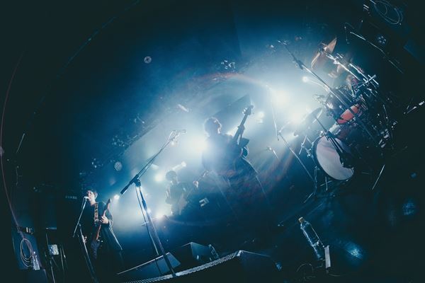 urema、9年の沈黙を破った東名阪ツアー初日新代田FEVER公演をレポート  止まっていたマシンを通電させ満員のフロアを沸かせた奇跡の夜