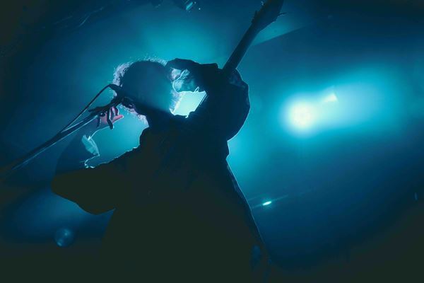 urema、9年の沈黙を破った東名阪ツアー初日新代田FEVER公演をレポート  止まっていたマシンを通電させ満員のフロアを沸かせた奇跡の夜