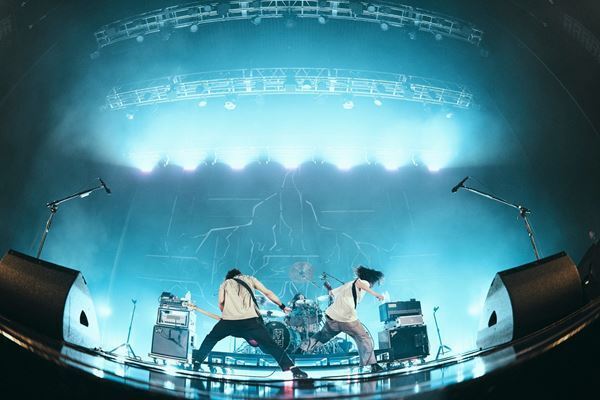 THE ORAL CIGARETTES、思考を飛び超えるスピードで爆走した『ERASE the Border Tour』ファイナル公演【オフィシャルレポート】