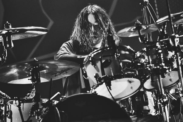 THE ORAL CIGARETTES、思考を飛び超えるスピードで爆走した『ERASE the Border Tour』ファイナル公演【オフィシャルレポート】