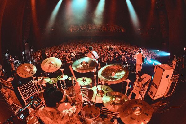 THE ORAL CIGARETTES、思考を飛び超えるスピードで爆走した『ERASE the Border Tour』ファイナル公演【オフィシャルレポート】