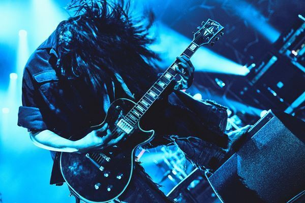 THE ORAL CIGARETTES、思考を飛び超えるスピードで爆走した『ERASE the Border Tour』ファイナル公演【オフィシャルレポート】