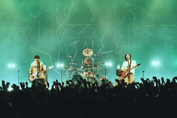 THE ORAL CIGARETTES、思考を飛び超えるスピードで爆走した『ERASE the Border Tour』ファイナル公演【オフィシャルレポート】