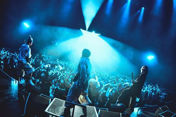 THE ORAL CIGARETTES、思考を飛び超えるスピードで爆走した『ERASE the Border Tour』ファイナル公演【オフィシャルレポート】