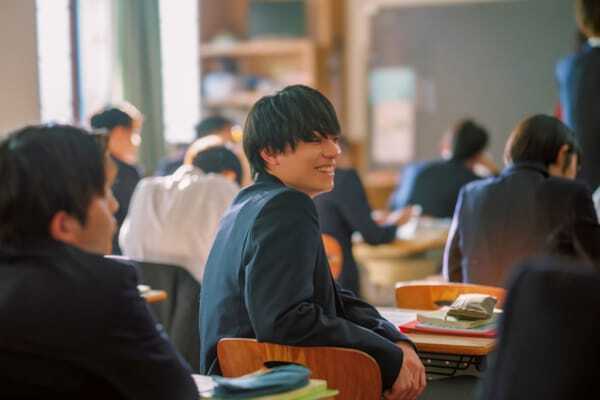 原菜乃華×作間龍斗『ないものねだりの君に光の花束を』対照的なふたりを象徴する新カット公開