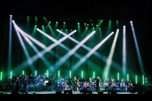 ASKA、14年振りの『昭和が見ていたクリスマス!?』開催　東京公演初日のオフィシャルレポート到着　