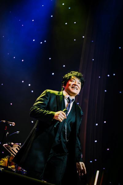 ASKA、14年振りの『昭和が見ていたクリスマス!?』開催　東京公演初日のオフィシャルレポート到着　