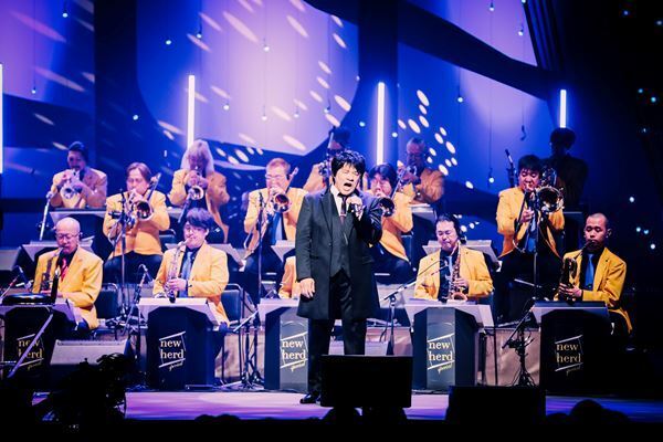 ASKA、14年振りの『昭和が見ていたクリスマス!?』開催　東京公演初日のオフィシャルレポート到着　