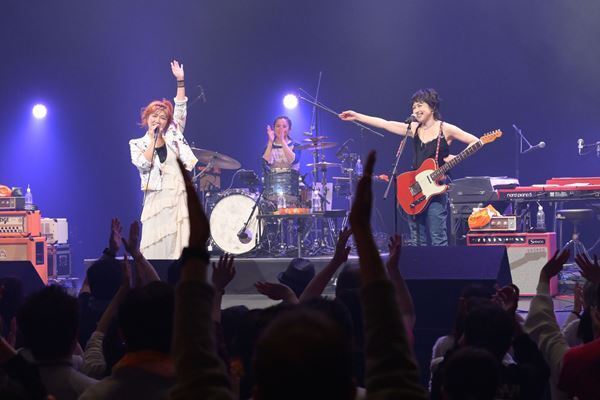 岸谷香、恒例の自主企画『岸谷香感謝祭 2026』 BONNIE PINK、吉岡聖恵（いきものがかり）を迎え、 満員の EX-THEATER ROPPONGI で開催！