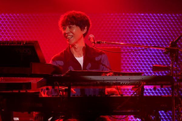 奥田民生3年ぶりのソロツアーで魅了した普遍的なメロディと最強の歌声　終始ハイボルテージだった三茶の夜をレポート！