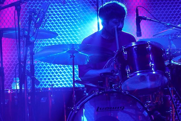 奥田民生3年ぶりのソロツアーで魅了した普遍的なメロディと最強の歌声　終始ハイボルテージだった三茶の夜をレポート！