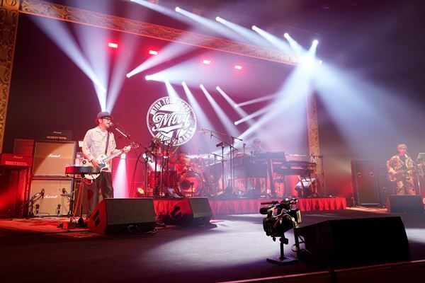 奥田民生3年ぶりのソロツアーで魅了した普遍的なメロディと最強の歌声　終始ハイボルテージだった三茶の夜をレポート！