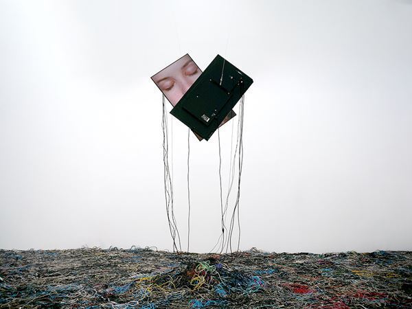 恵比寿ガーデンプレイスにエキソニモの巨大LEDが出現！『恵比寿映像祭2026』2月6日（金）から