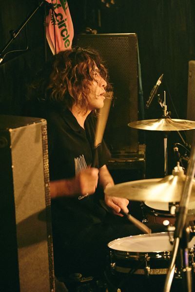 【ライブレポート】a flood of circle、ゲストにSPARTA LOCALSを迎え20周年記念ツアー開幕！初日・新代田FEVERで示した『武道館への道』の覚悟