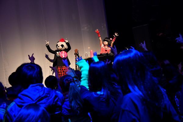 hideを愛する新旧のファンが集う恒例のイベント、今年は本人の誕生日に開催【オフィシャルレポート】