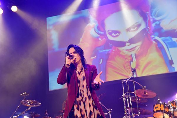 hideを愛する新旧のファンが集う恒例のイベント、今年は本人の誕生日に開催【オフィシャルレポート】