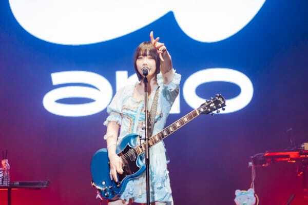 ano、初の韓国ワンマンで熱狂のanoコール！「ちゅ、多様性。」「キライのちスキ！」など各日22曲を披露