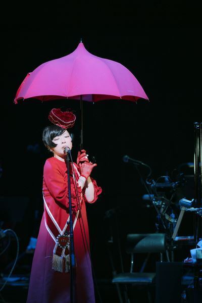 椎名林檎、全国ホールツアー『椎名林檎　党大会　令和八年列島巡回』のオフィシャルライブレポート到着