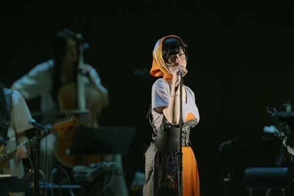 椎名林檎、全国ホールツアー『椎名林檎　党大会　令和八年列島巡回』のオフィシャルライブレポート到着
