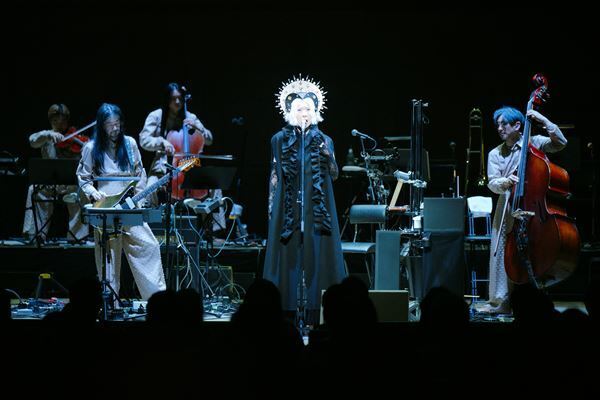 椎名林檎、全国ホールツアー『椎名林檎　党大会　令和八年列島巡回』のオフィシャルライブレポート到着