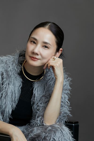 ブルータス、ハムレットを経て――吉田羊、シリーズ三作目で“悪の権化”『リチャード三世』に