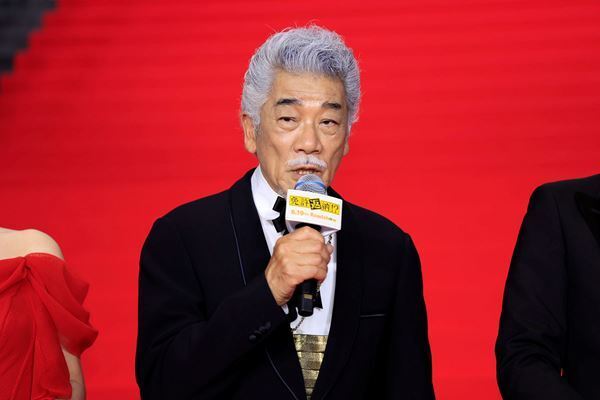 西野七瀬が舘ひろしを蔑む!? 映画『免許返納!?』舞台挨拶で明かされた爆笑の役作りと裏話を公開