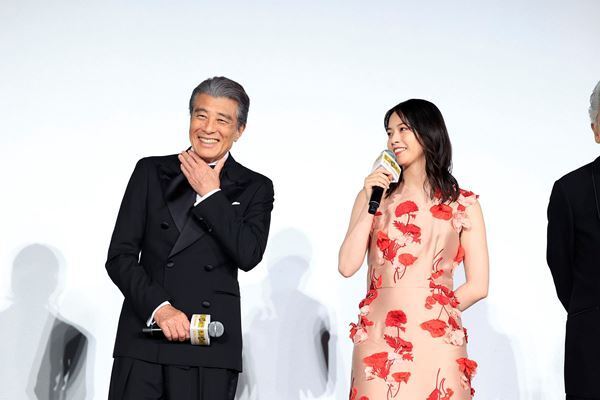 西野七瀬が舘ひろしを蔑む!? 映画『免許返納!?』舞台挨拶で明かされた爆笑の役作りと裏話を公開