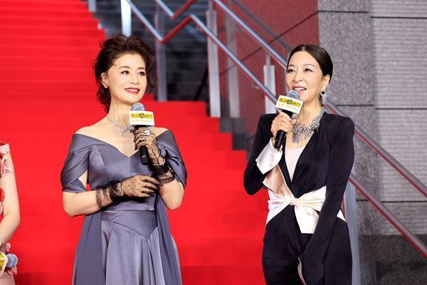 西野七瀬が舘ひろしを蔑む!? 映画『免許返納!?』舞台挨拶で明かされた爆笑の役作りと裏話を公開