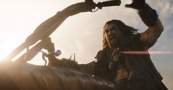映画『スーパーガール』フォーマット別ポスター＆新たな場面写真10点が解禁