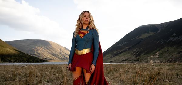 映画『スーパーガール』フォーマット別ポスター＆新たな場面写真10点が解禁